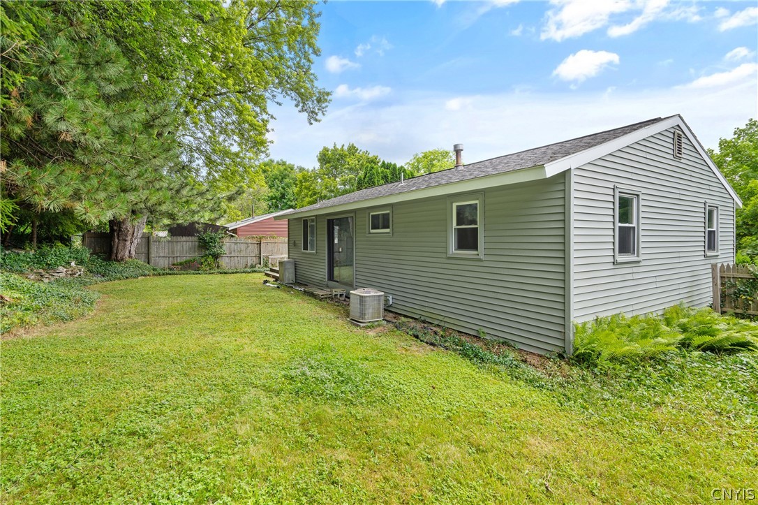 3643 Warners Road Camillus, NY 13209 - Photo 31 of 35 Lovely private back yard!