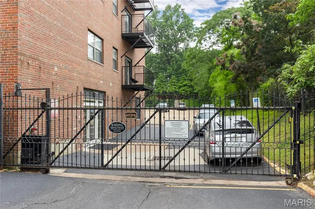 $9,750,000 | 3450 Russell Boulevard, St. Louis, MO 63104