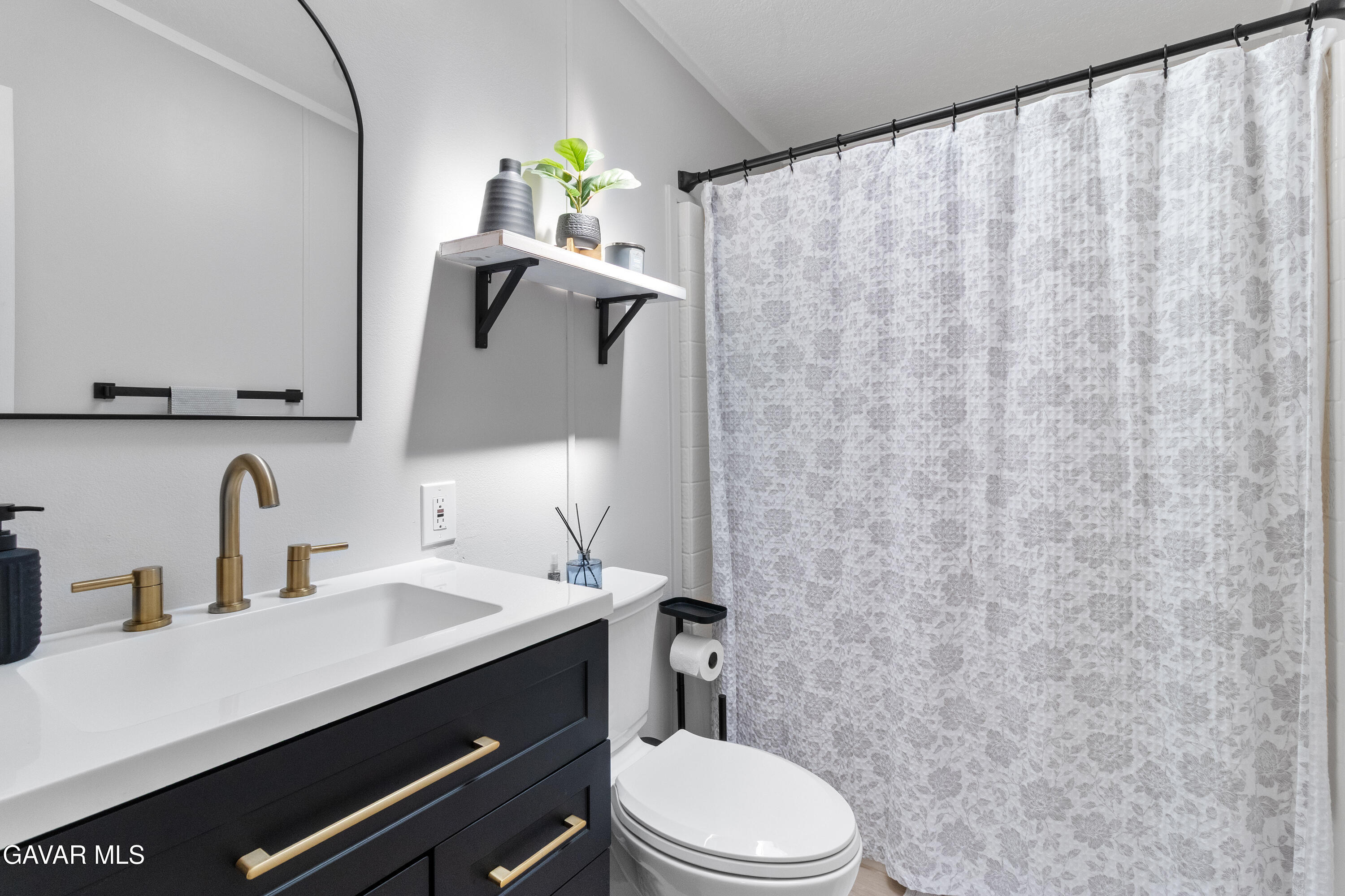 14556 East Tehachapi Boulevard Tehachapi, CA 93561 - Photo 20 of 29 Bathroom-1