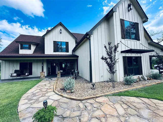 a view of a fountain in front of a house