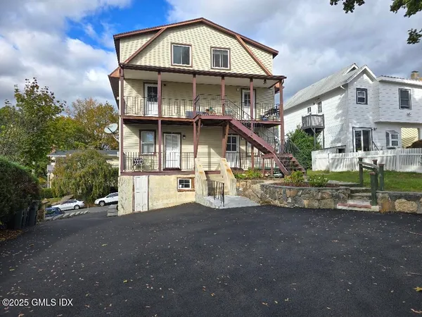 $2,950 | 144 Pine Street, Unit D, Greenwich, CT 06830