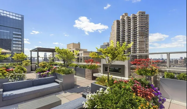 a view of a multi story building