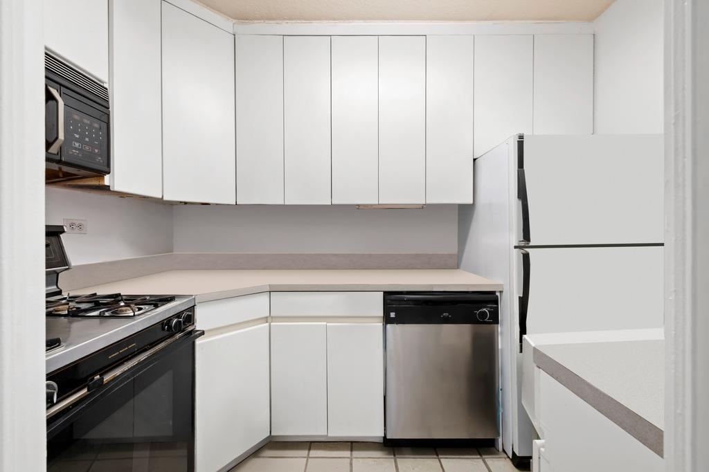 300 East 40th Street, Unit 28P Manhattan, NY 10016 - Photo 3 of 16