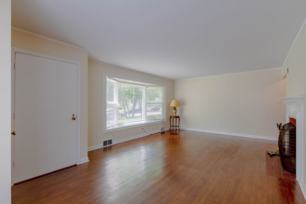 8937 Harms Road Morton Grove, IL 60053 - Photo 4 of 27 Gallery Image 4