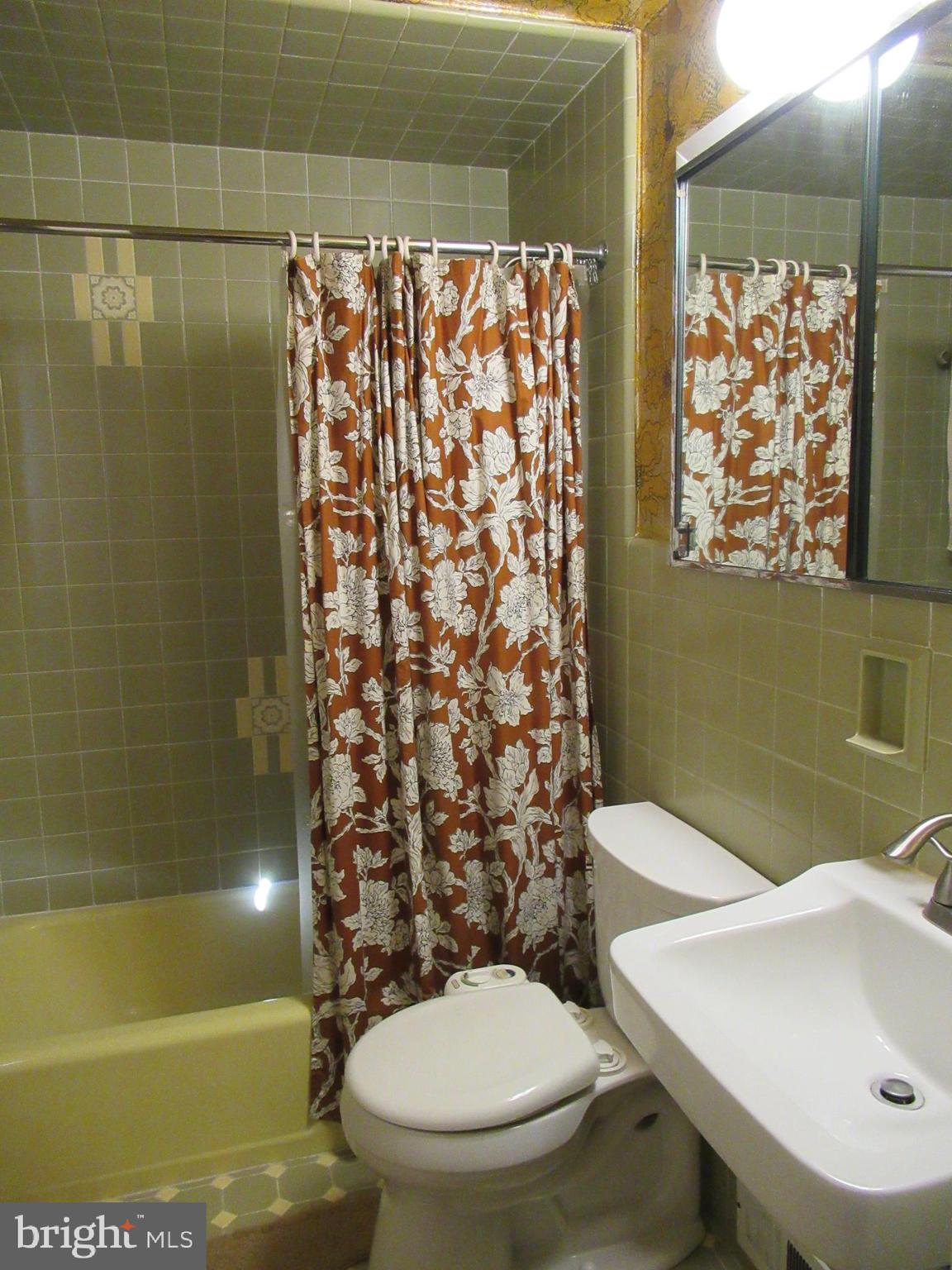 101 Dewey Road Cheltenham, PA 19012 - Photo 30 of 37 Hall bath