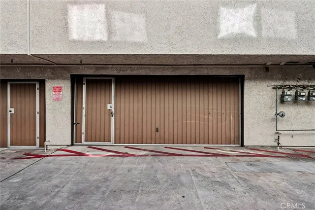 $449,950 | 7439 Woodman Avenue, Unit 31, Van Nuys, CA 91405