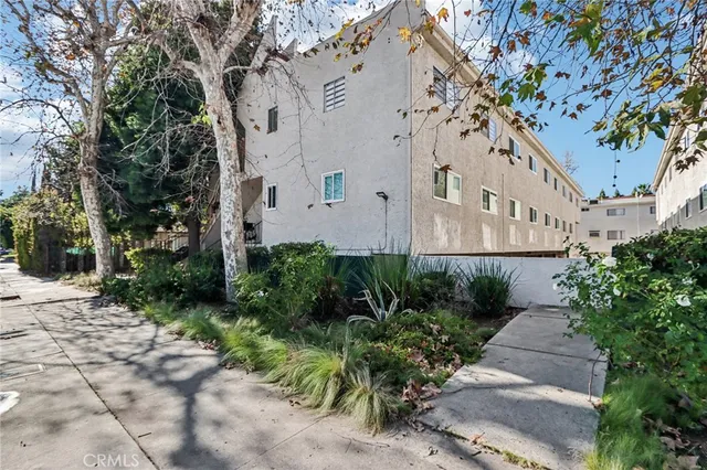 $449,950 | 7439 Woodman Avenue, Unit 31, Van Nuys, CA 91405