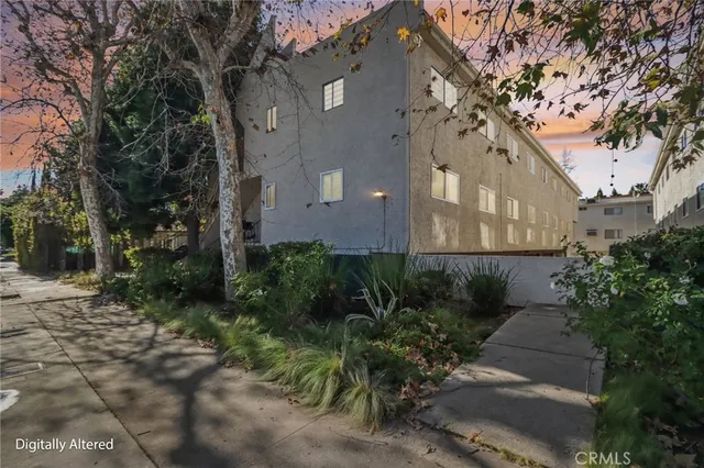 $449,950 | 7439 Woodman Avenue, Unit 31, Van Nuys, CA 91405