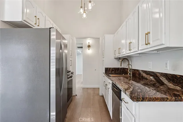 $449,950 | 7439 Woodman Avenue, Unit 31, Van Nuys, CA 91405