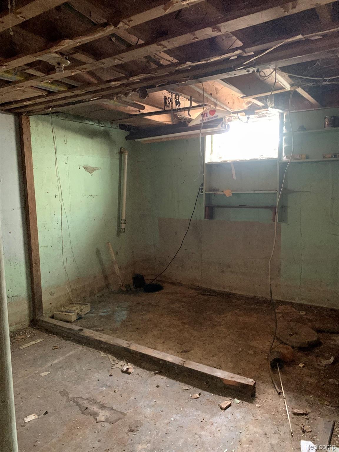 8890 Evergreen Road Detroit, MI 48228 - Photo 20 of 26 Photo Jun 29, 12 24 00 PM.jpg