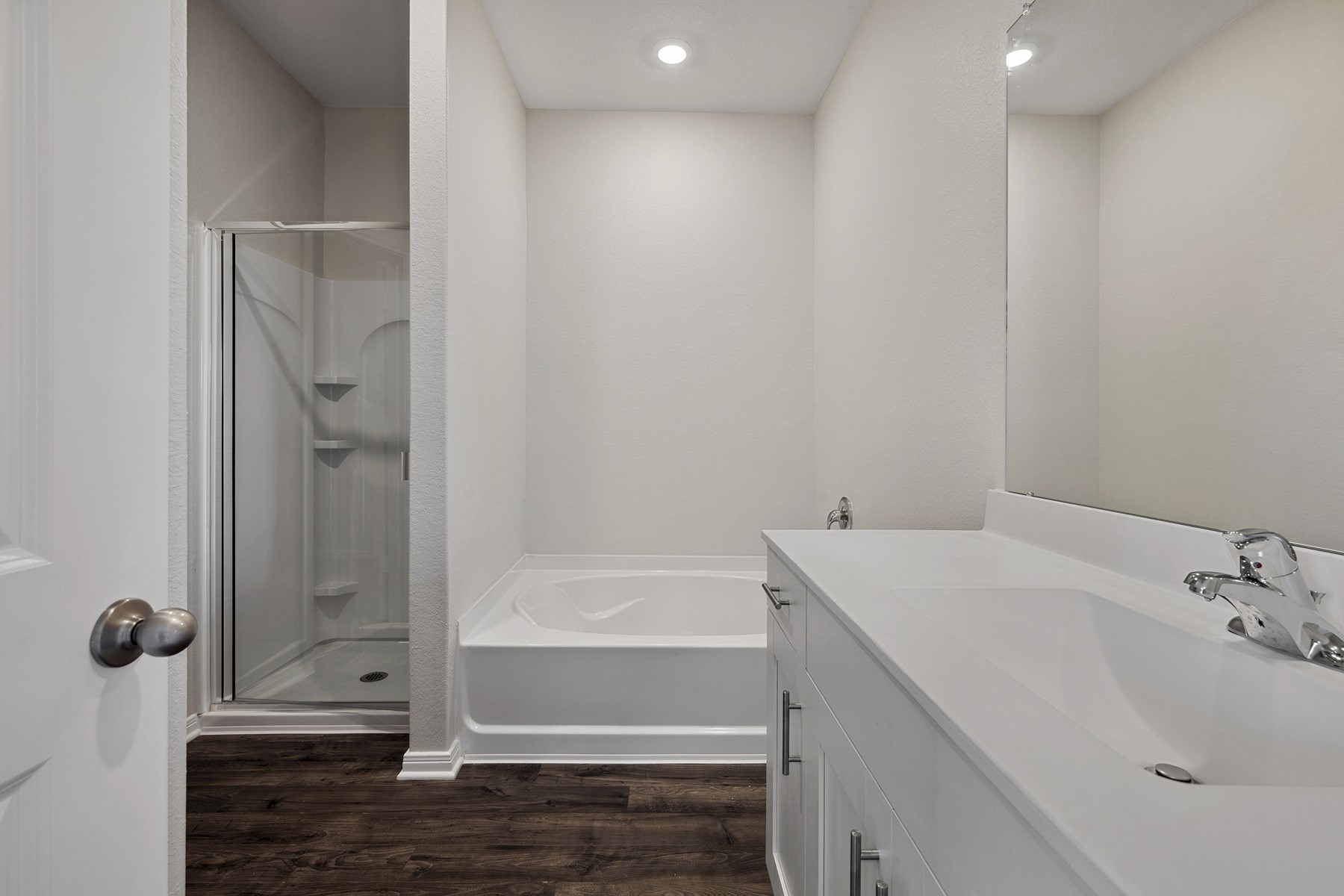 10422 Red Cardinal Drive Cleveland, TX 77328 - Photo 11 of 23 a bathroom with a bathtub and a sink
