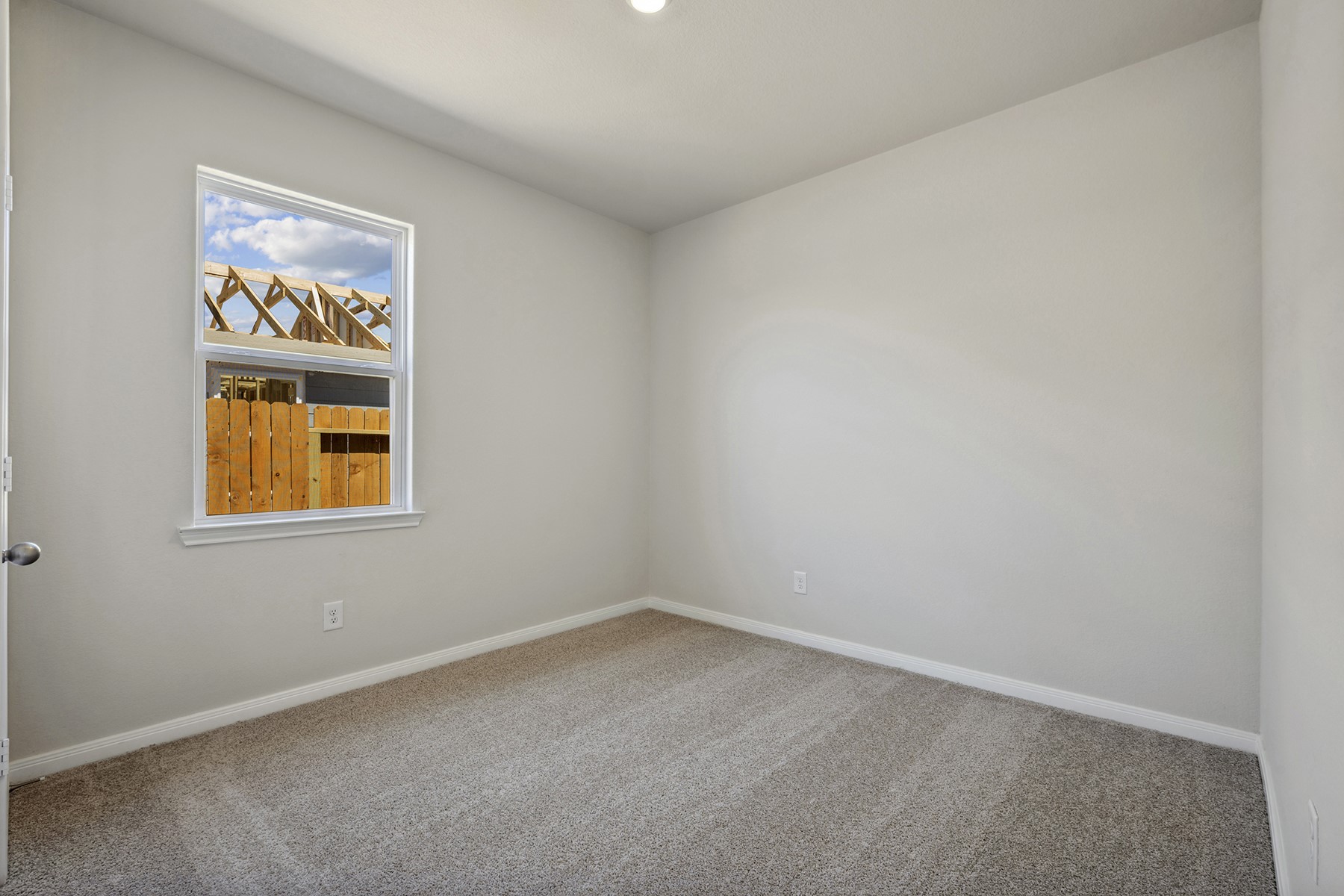 10422 Red Cardinal Drive Cleveland, TX 77328 - Photo 16 of 23 an empty room with windows and closet