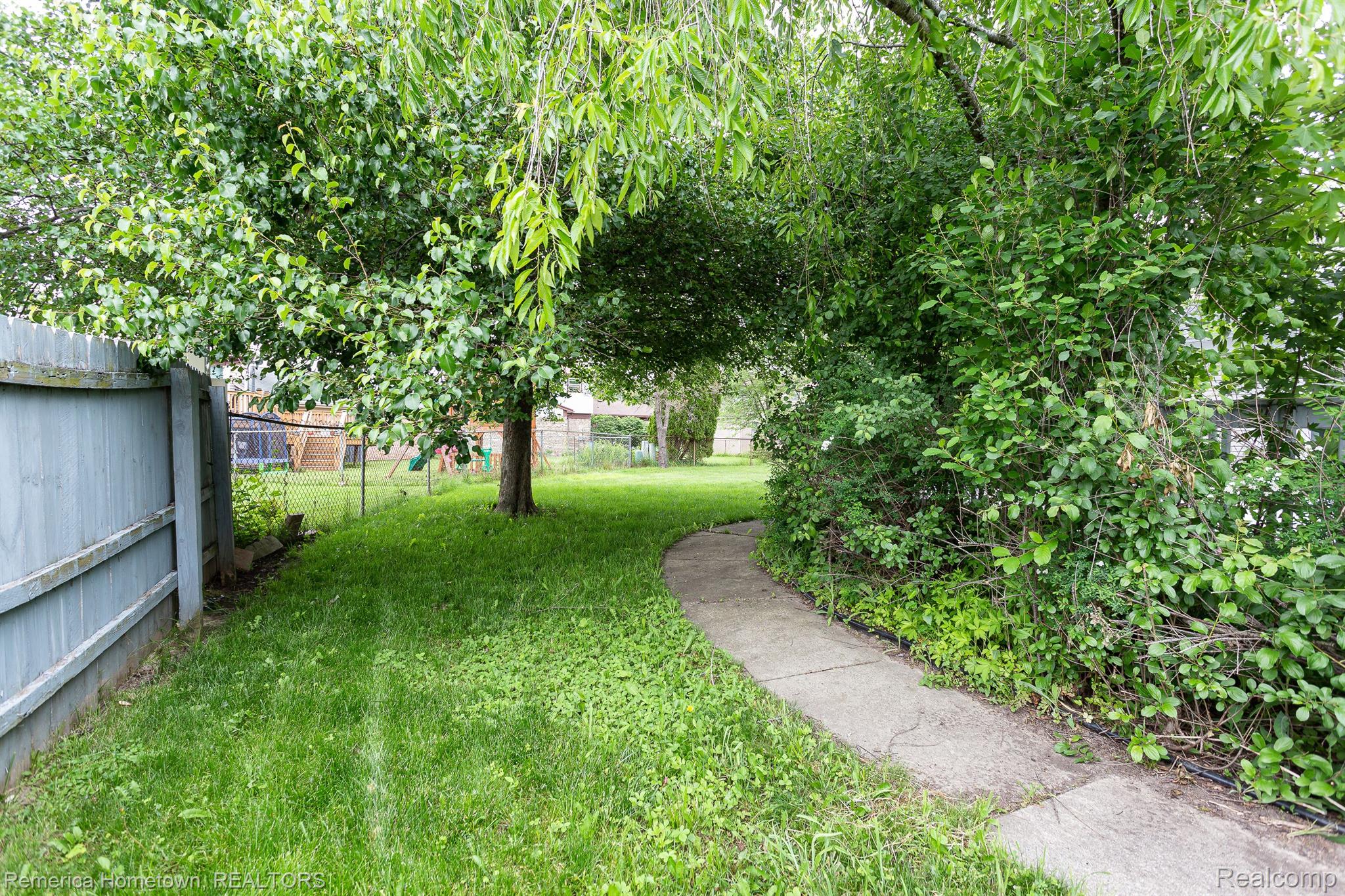 42552 Proctor Road Canton, MI 48188 - Photo 6 of 39 Gallery Image 6