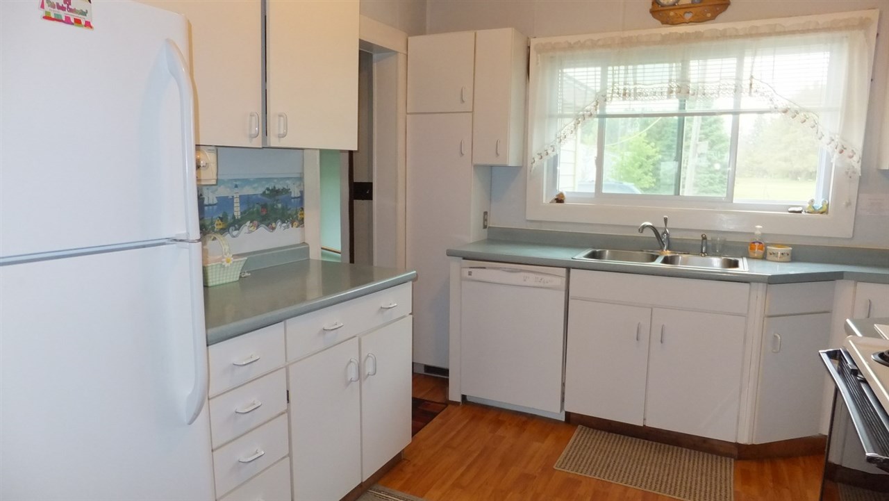 838 South Zimmerman Road Beulah, MI 49617 - Photo 2 of 24 1801583-1.JPG