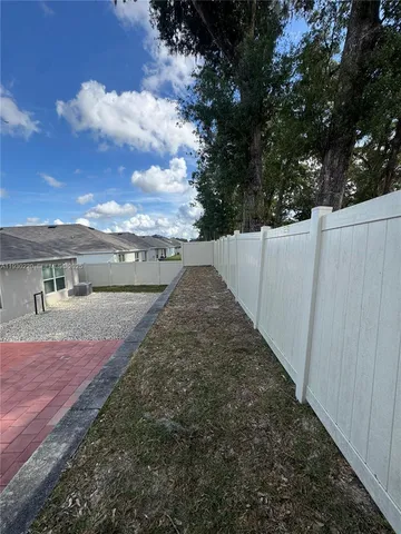 a view of a yard in front of house