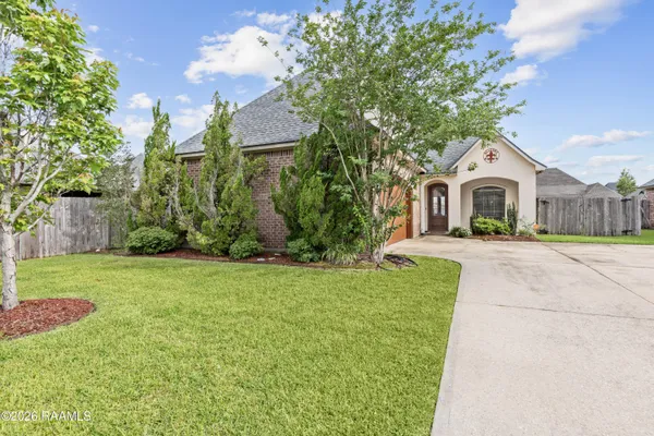 $2,400 | 103 Heron Point Drive, Broussard, LA 70518
