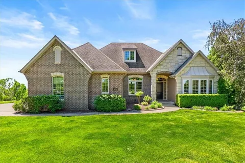 $915,000 | 8070 Green Glades Court, Parkville, MO 64152