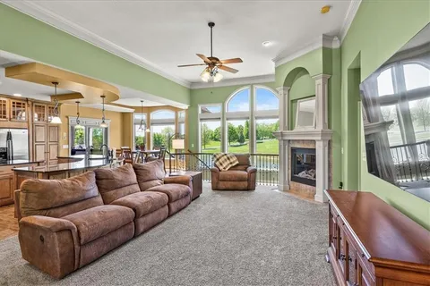 $915,000 | 8070 Green Glades Court, Parkville, MO 64152