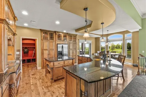 $915,000 | 8070 Green Glades Court, Parkville, MO 64152