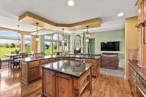 $915,000 | 8070 Green Glades Court, Parkville, MO 64152