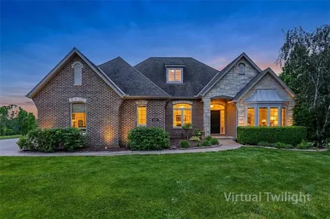 $915,000 | 8070 Green Glades Court, Parkville, MO 64152