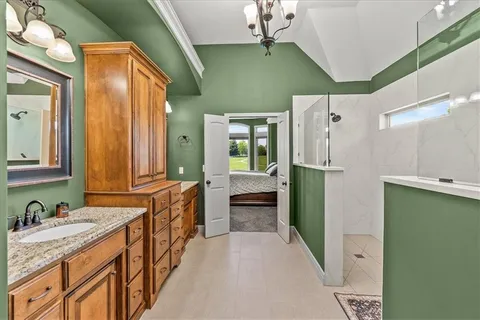 $915,000 | 8070 Green Glades Court, Parkville, MO 64152