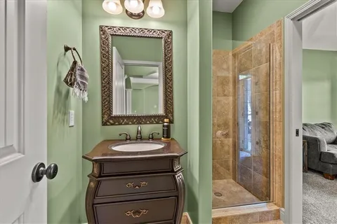 $915,000 | 8070 Green Glades Court, Parkville, MO 64152