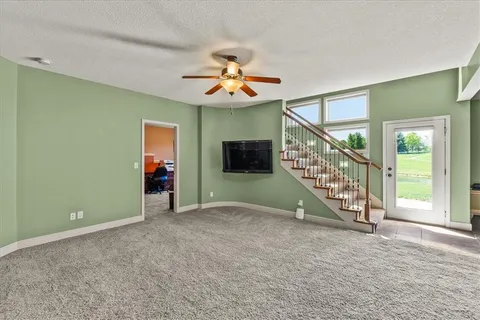 $915,000 | 8070 Green Glades Court, Parkville, MO 64152