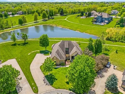 $915,000 | 8070 Green Glades Court, Parkville, MO 64152
