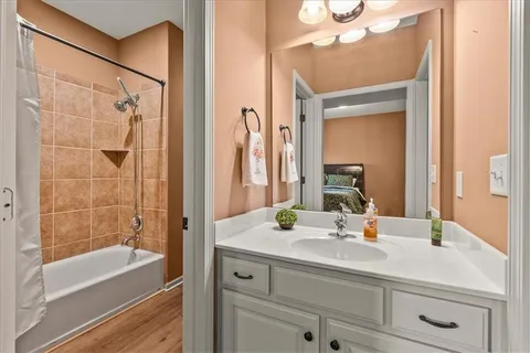 $915,000 | 8070 Green Glades Court, Parkville, MO 64152