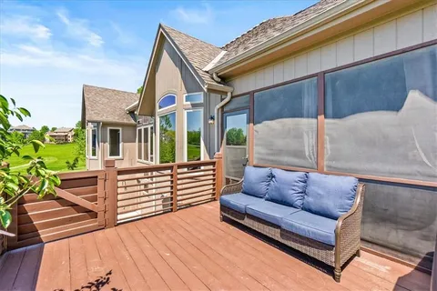 $915,000 | 8070 Green Glades Court, Parkville, MO 64152
