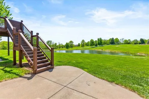 $915,000 | 8070 Green Glades Court, Parkville, MO 64152