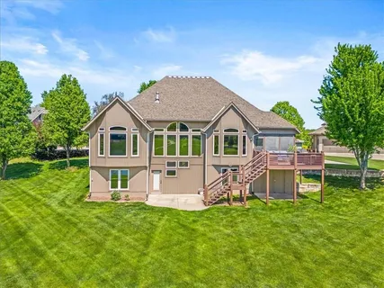 $915,000 | 8070 Green Glades Court, Parkville, MO 64152