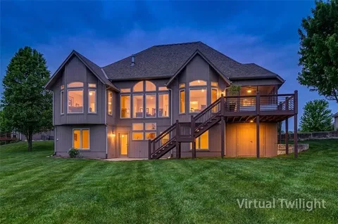 $915,000 | 8070 Green Glades Court, Parkville, MO 64152