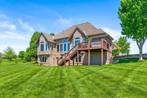 $915,000 | 8070 Green Glades Court, Parkville, MO 64152