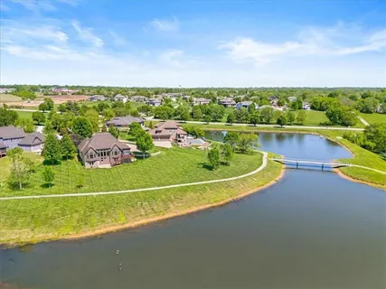 $915,000 | 8070 Green Glades Court, Parkville, MO 64152