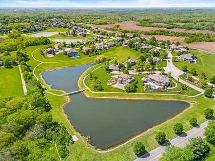 $915,000 | 8070 Green Glades Court, Parkville, MO 64152