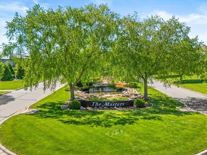 $915,000 | 8070 Green Glades Court, Parkville, MO 64152