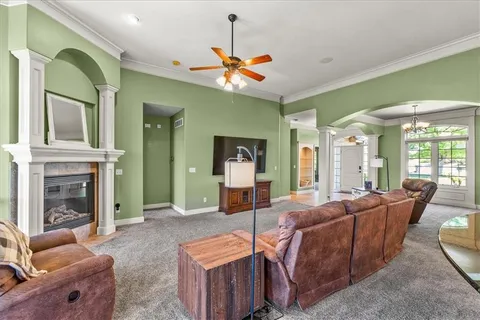 $915,000 | 8070 Green Glades Court, Parkville, MO 64152