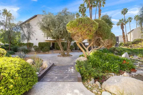 $285,500 | 1552 South Camino Real, Unit 333, Palm Springs, CA 92264