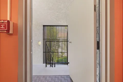 $285,500 | 1552 South Camino Real, Unit 333, Palm Springs, CA 92264