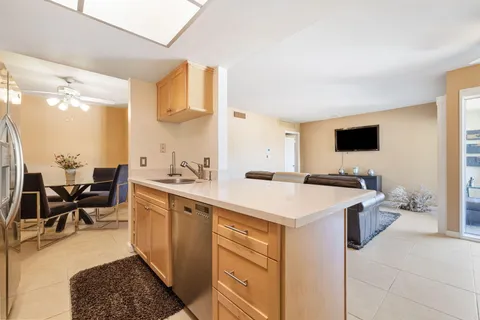 $285,500 | 1552 South Camino Real, Unit 333, Palm Springs, CA 92264