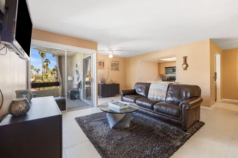 $285,500 | 1552 South Camino Real, Unit 333, Palm Springs, CA 92264