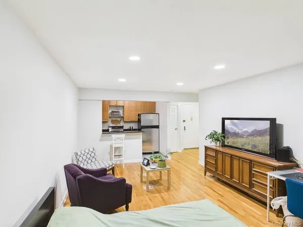 $183,000 | 65-15 Alderton Street, Unit 3F | Rego Park