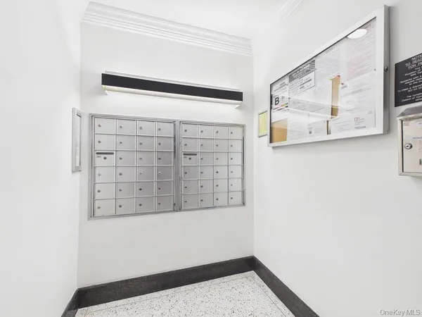 $183,000 | 65-15 Alderton Street, Unit 3F | Rego Park