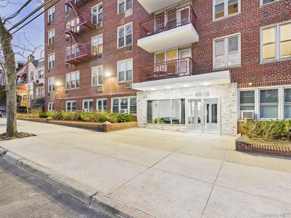 $183,000 | 65-15 Alderton Street, Unit 3F | Rego Park