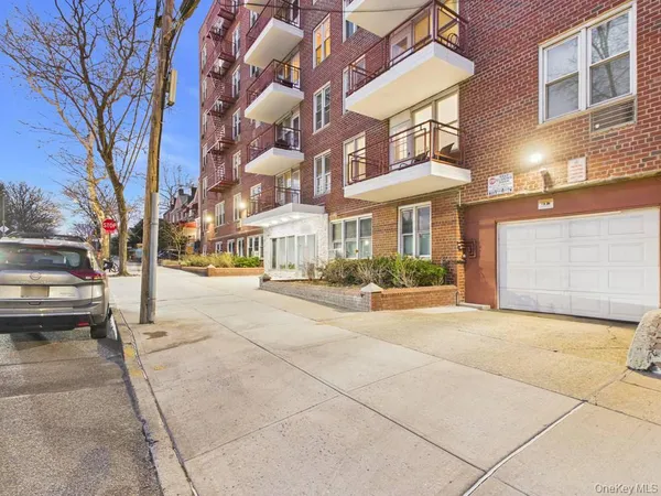 $183,000 | 65-15 Alderton Street, Unit 3F | Rego Park