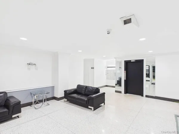 $183,000 | 65-15 Alderton Street, Unit 3F | Rego Park