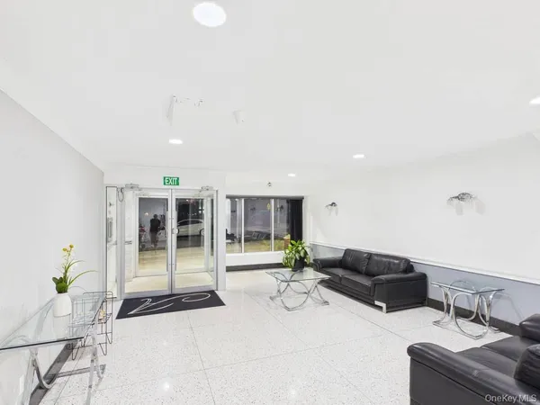 $183,000 | 65-15 Alderton Street, Unit 3F | Rego Park