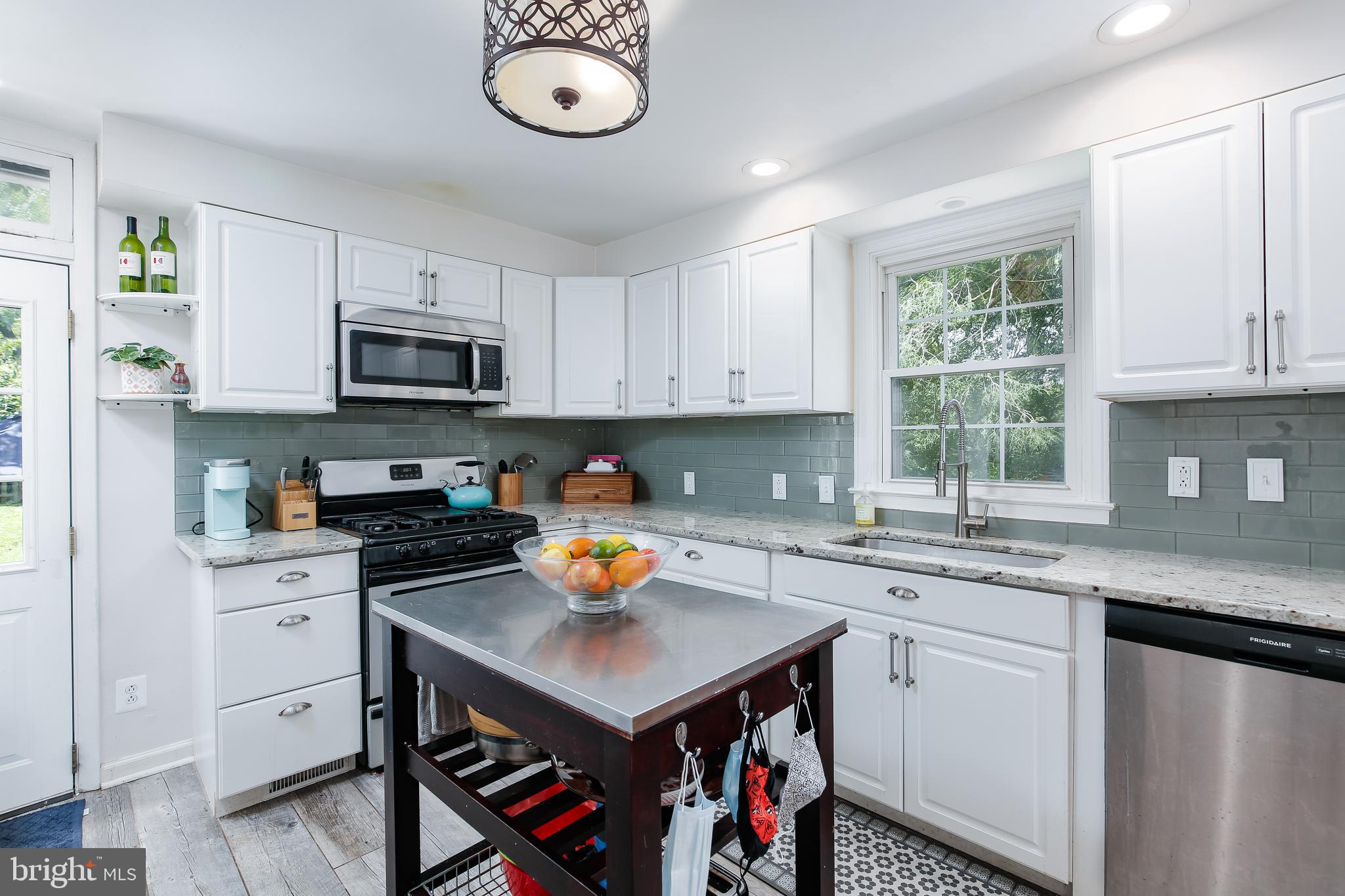 6708 Sherwood Road Baltimore, MD 21239 - Photo 11 of 29